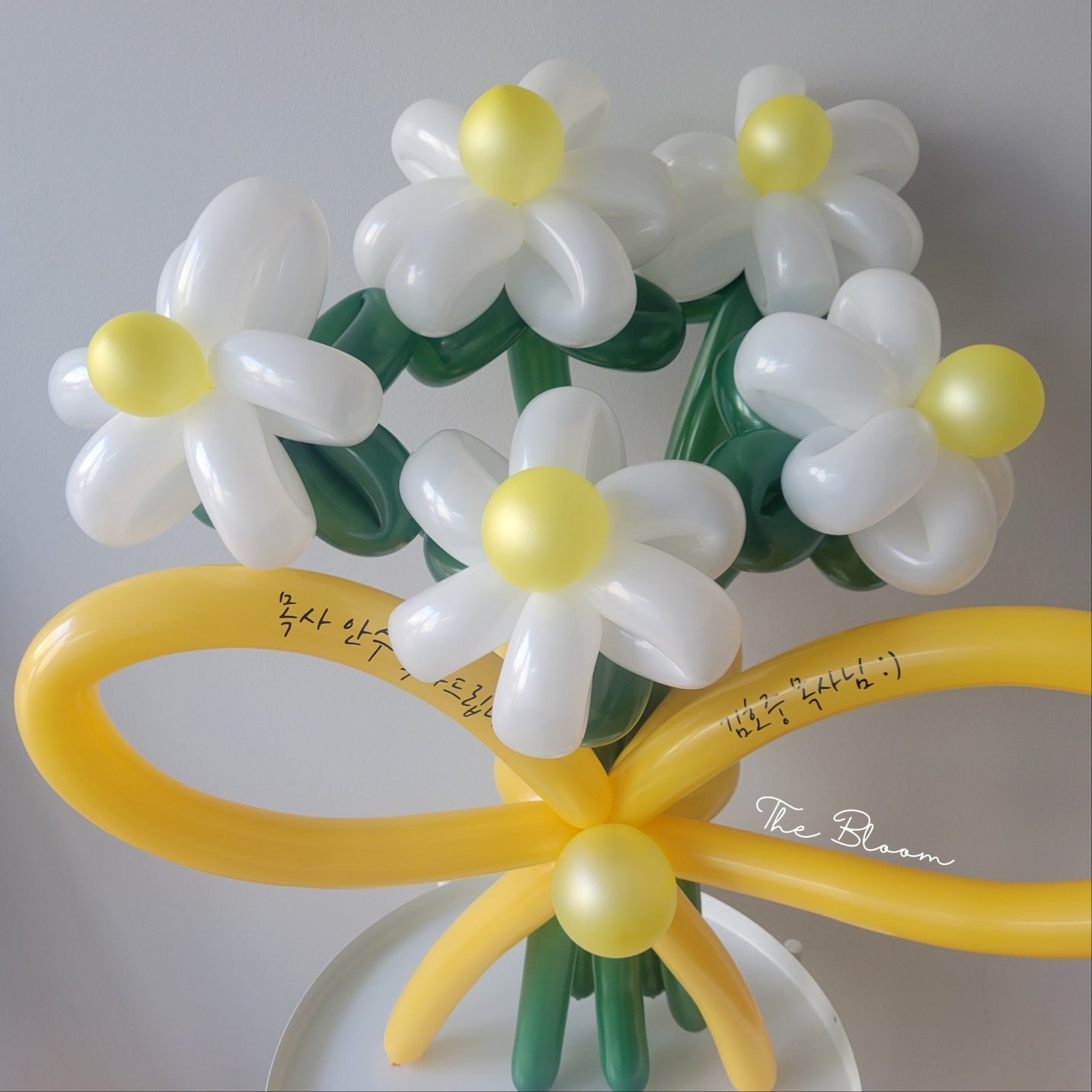 Giant Daisy Bouquet Balloons (6 petals)